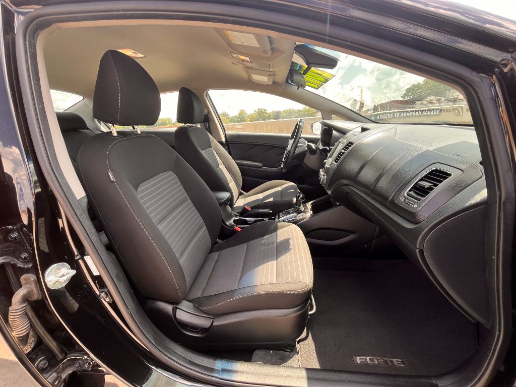 2017 Kia Forte S - Photo 9