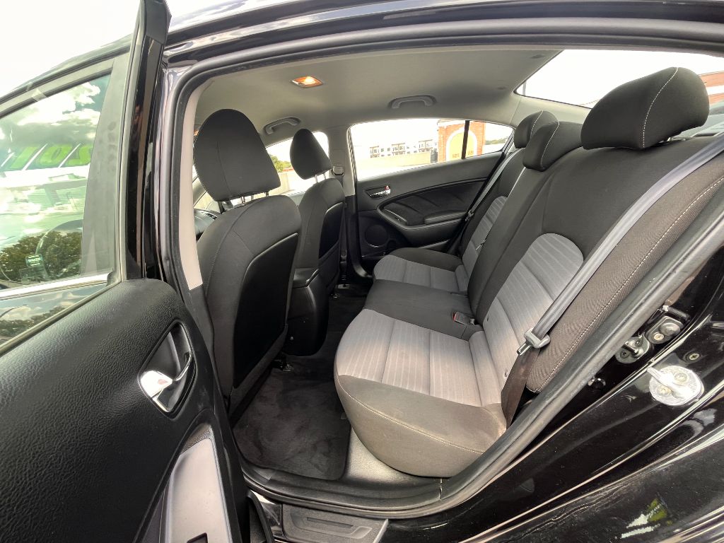 2017 Kia Forte S - Photo 11