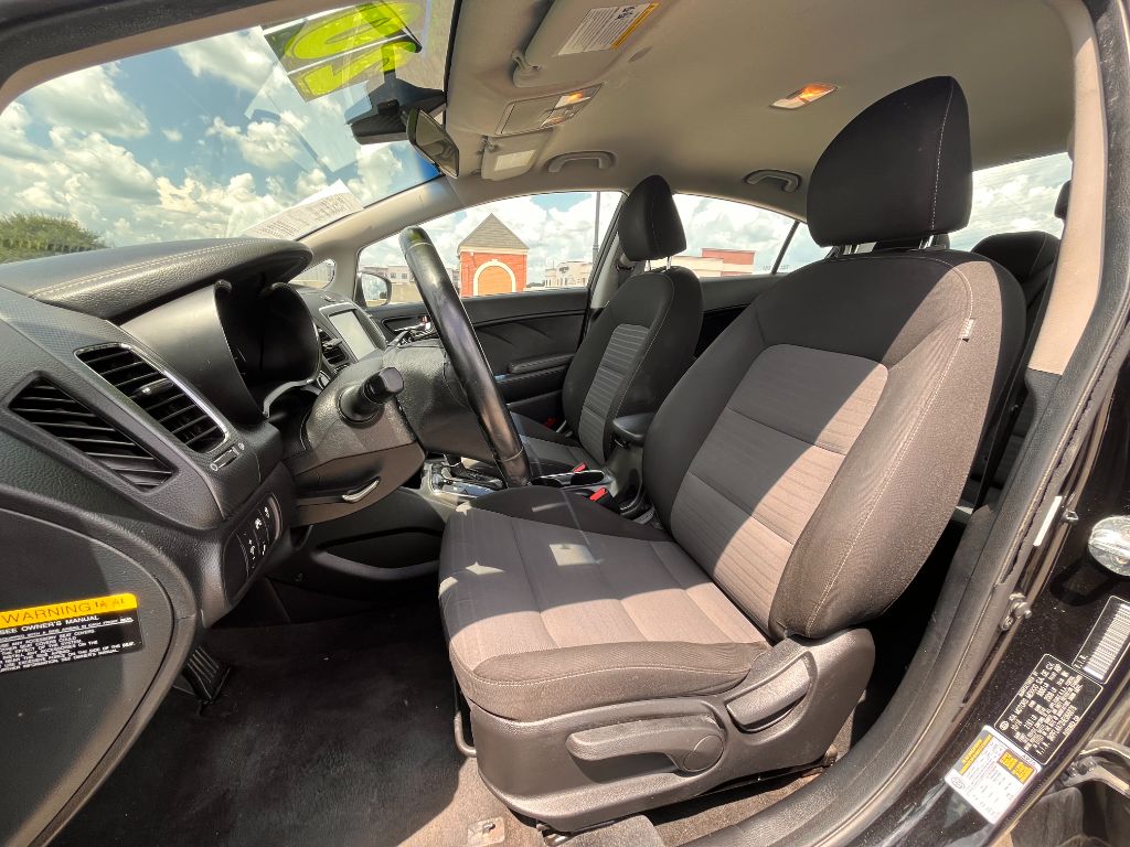 2017 Kia Forte S - Photo 8